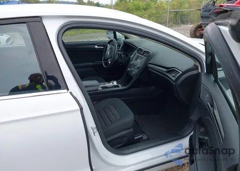 2018 Ford Fusion S z USA, uszkodzony, nr VIN 3FA6P0G79JR222715